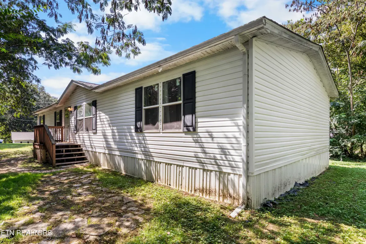 521 Poplar Ave, Jellico, TN 37762 - #1