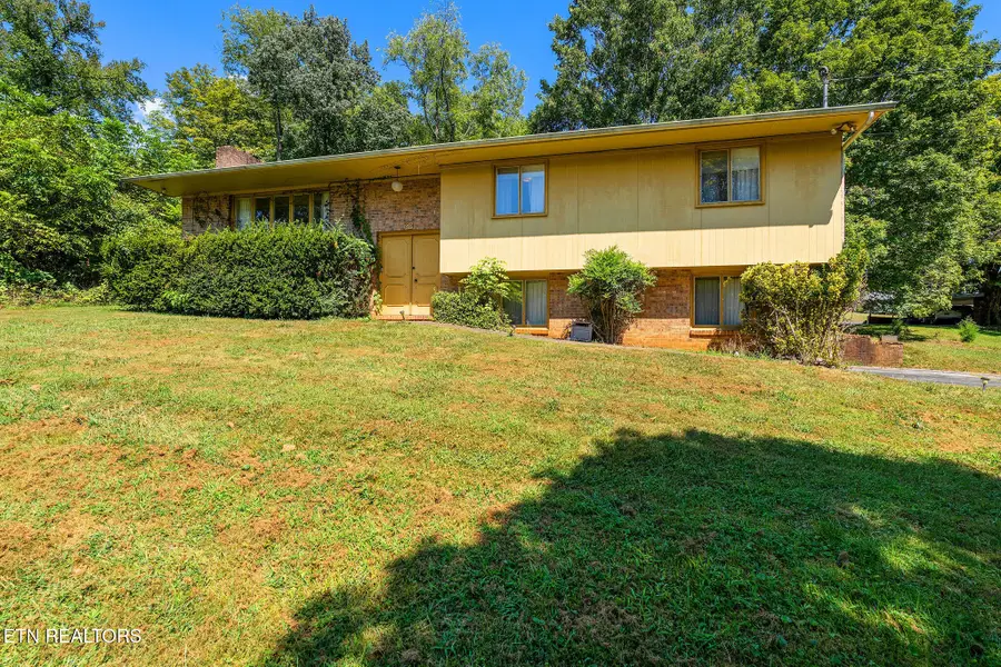 220 Brookfield Drive, Kingsport, TN 37663 - #2