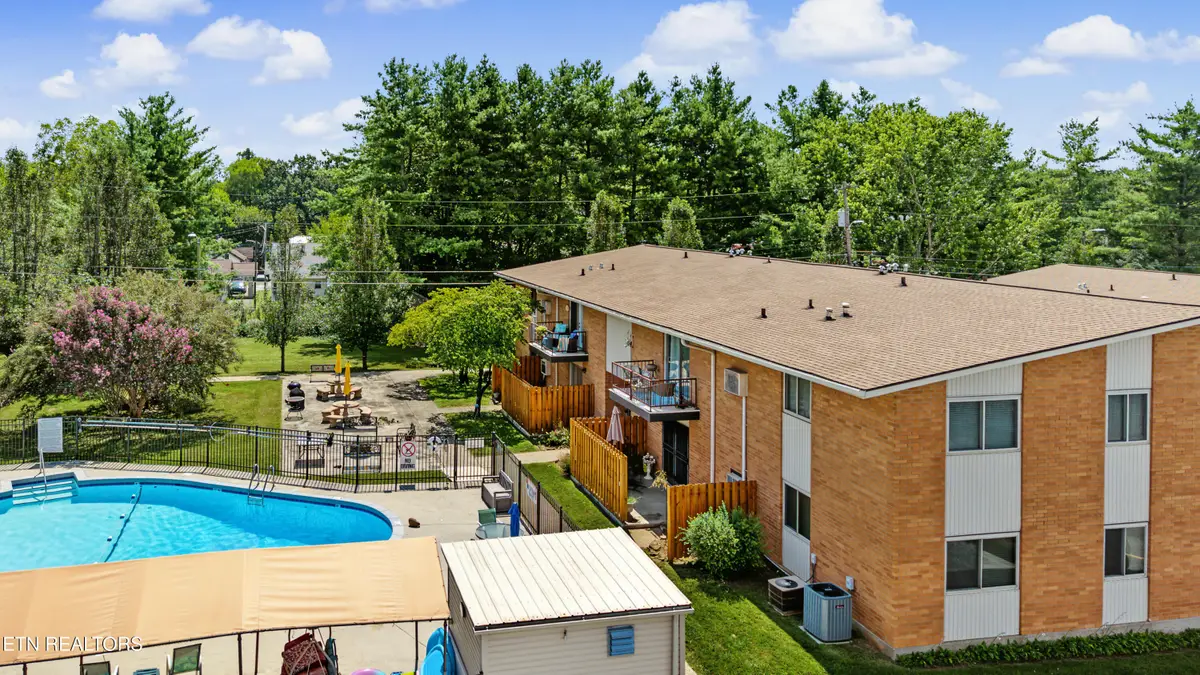 3104 N Broadway St #B16, Knoxville, TN 37917 - #1