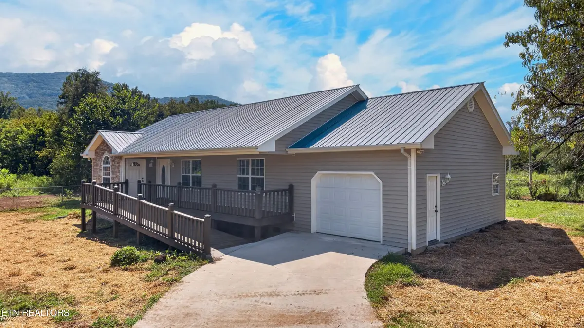 3806 Holders Grove Rd, Cosby, TN 37722 - #1