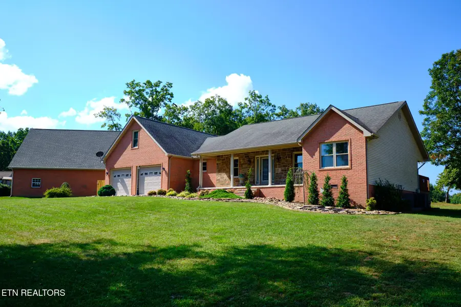 837 E Deer Creek Drive, Crossville, TN 38571 - #2