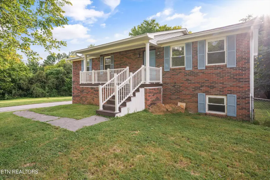 2108 NW Ho Co Ta Ke Lane, Knoxville, TN 37912 - #2