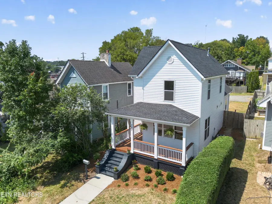 207 E Anderson Ave, Knoxville, TN 37917 - #3