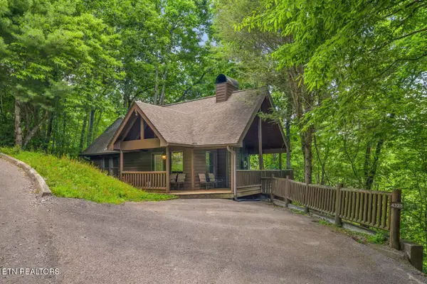 4328 Parkside Village Way, Sevierville, TN 37862
