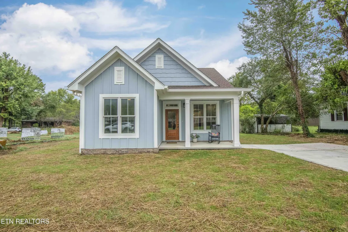 416 Kingston Ave, Oliver Springs, TN 37840 - #1