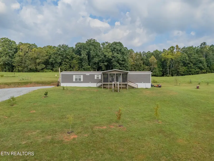 3833 Strong Rd, Mascot, TN 37806 - #2