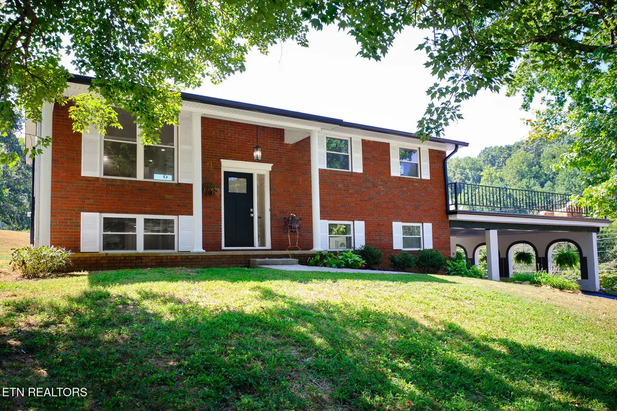 8216 Pickens Gap Rd, Knoxville, TN 37920 - #1