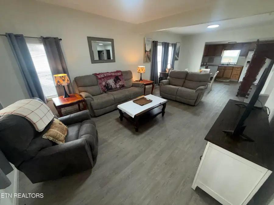 9015 Three Points Rd, Mascot, TN 37806 - #3