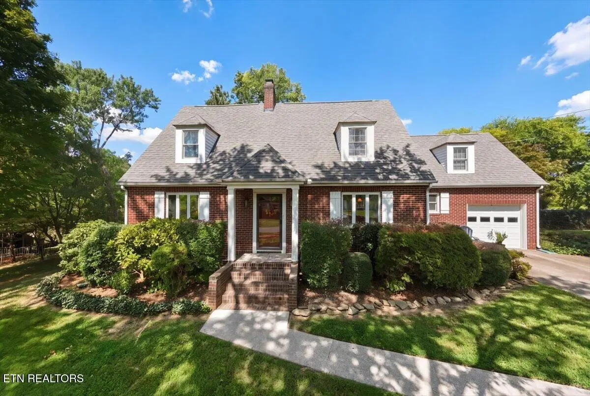 402 N Maple St, Maryville, TN 37801 - #1
