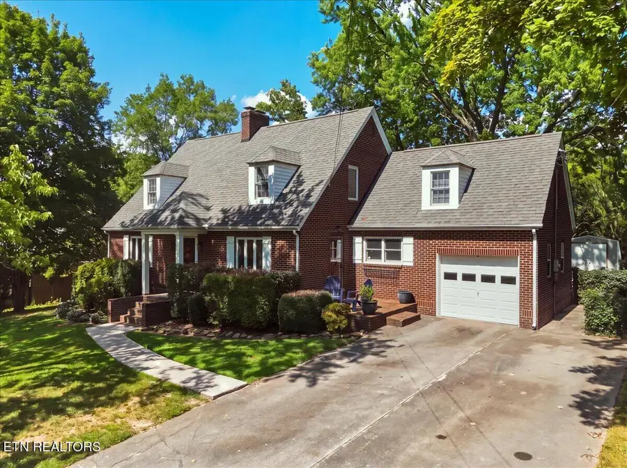 402 N Maple St, Maryville, TN 37801 - #2