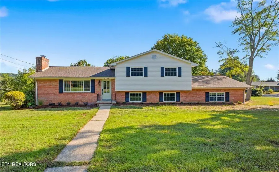 2320 Monterey Rd, Knoxville, TN 37912 - #2