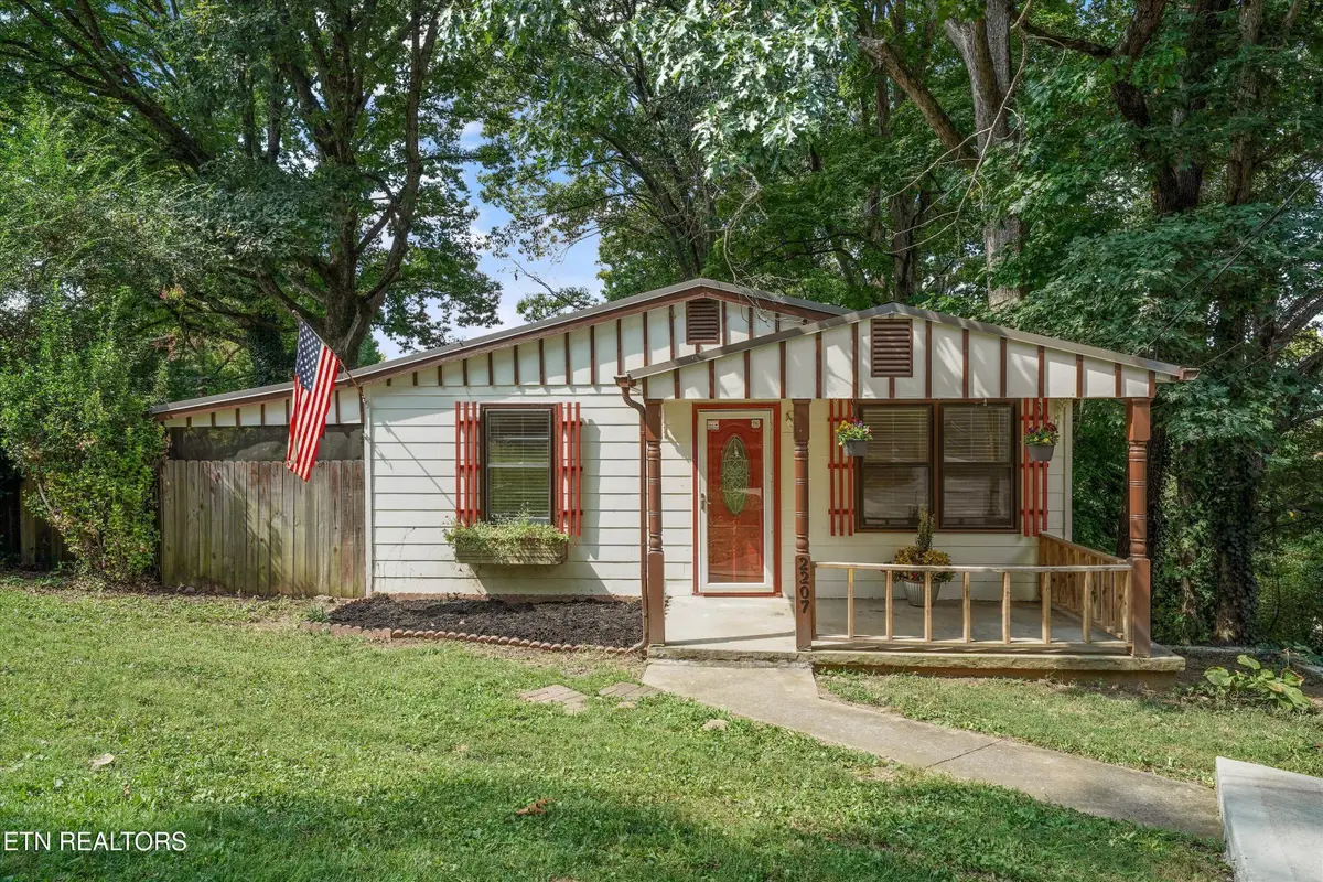 2207 Piedmont St, Knoxville, TN 37921 - #1
