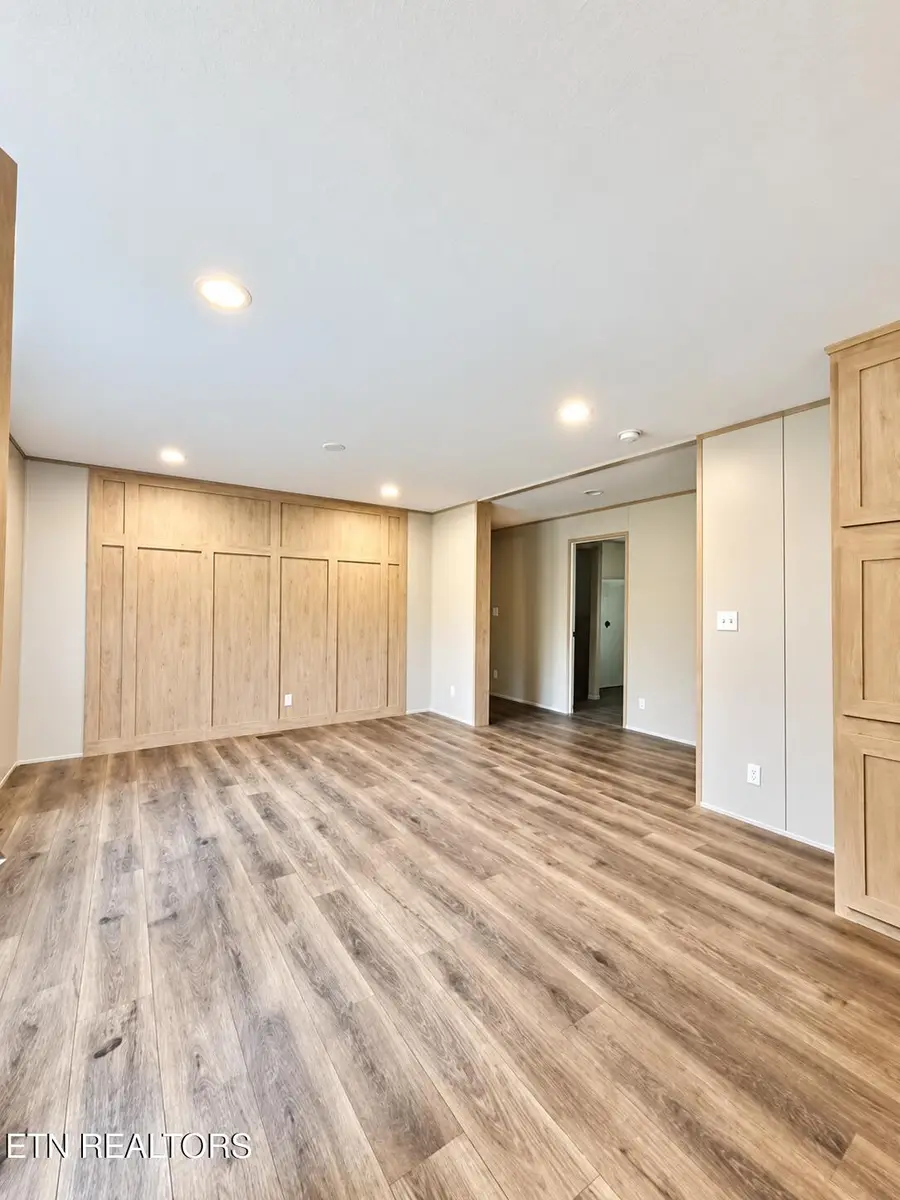 405 W 10th Ave, Lenoir City, TN 37771 - #2
