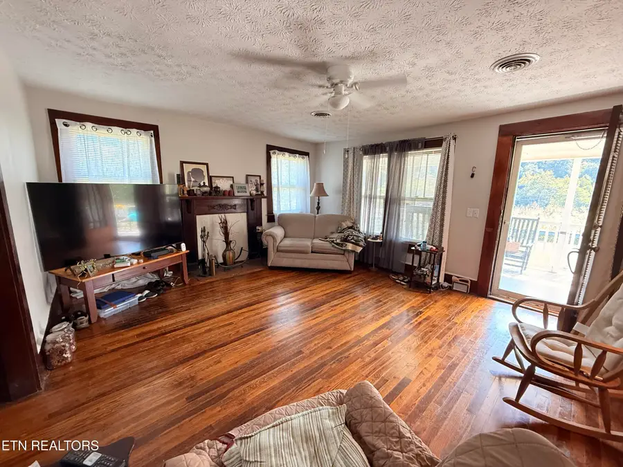 245 Kelly Rd, Pennington Gap, VA 24277 - #2