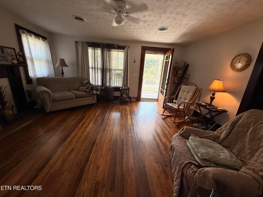 245 Kelly Rd, Pennington Gap, VA 24277 - #3