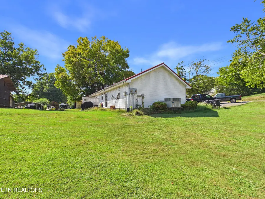 325 Riddle St, Athens, TN 37303 - #2