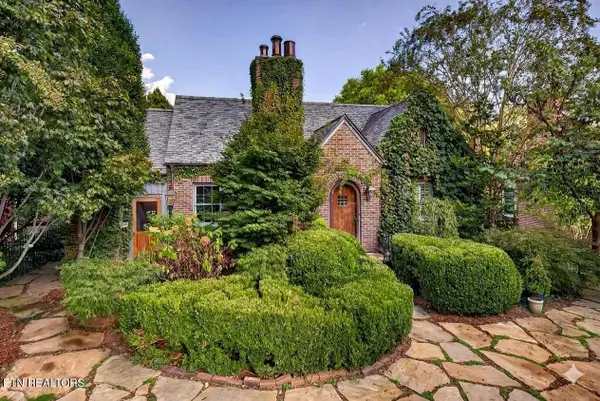 1100 W Nokomis Circle, Knoxville, TN 37919