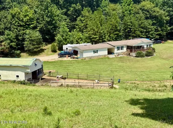 1410 Old Chisholm Tr, Dandridge, TN 37725