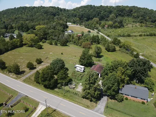 549 Raccoon Valley Rd, Powell, TN 37849