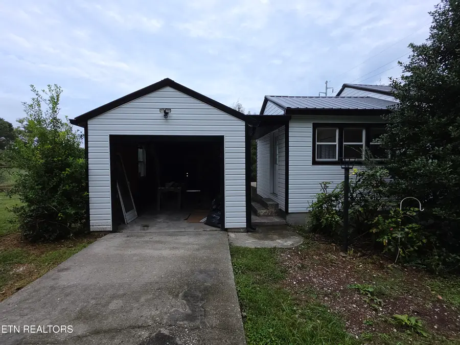 305 N 15th St, Middlesboro, KY 40965 - #2