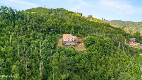 647 Kristis Place, Gatlinburg, TN 37738
