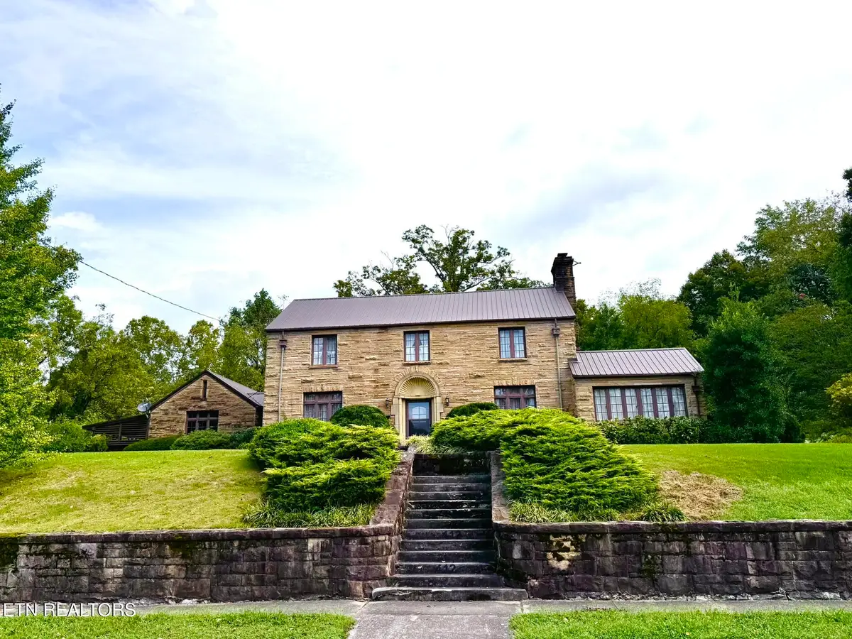 412 Englewood Rd, Middlesboro, KY 40965 - #1