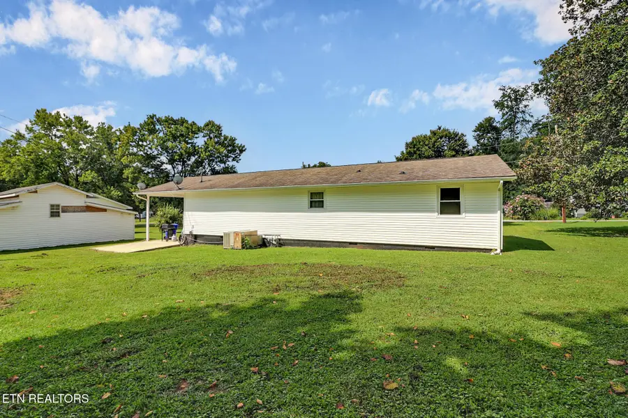 514 Evergreen St, Harriman, TN 37748 - #3