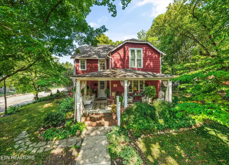 131 Indiana Ave, Maryville, TN 37803 - #3