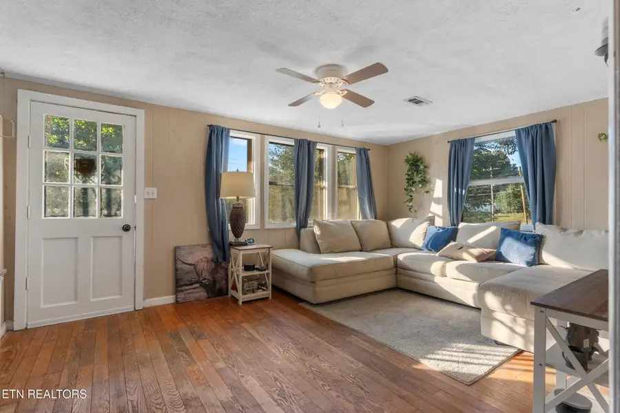 613 W 4th Ave, Lenoir City, TN 37771 - #2