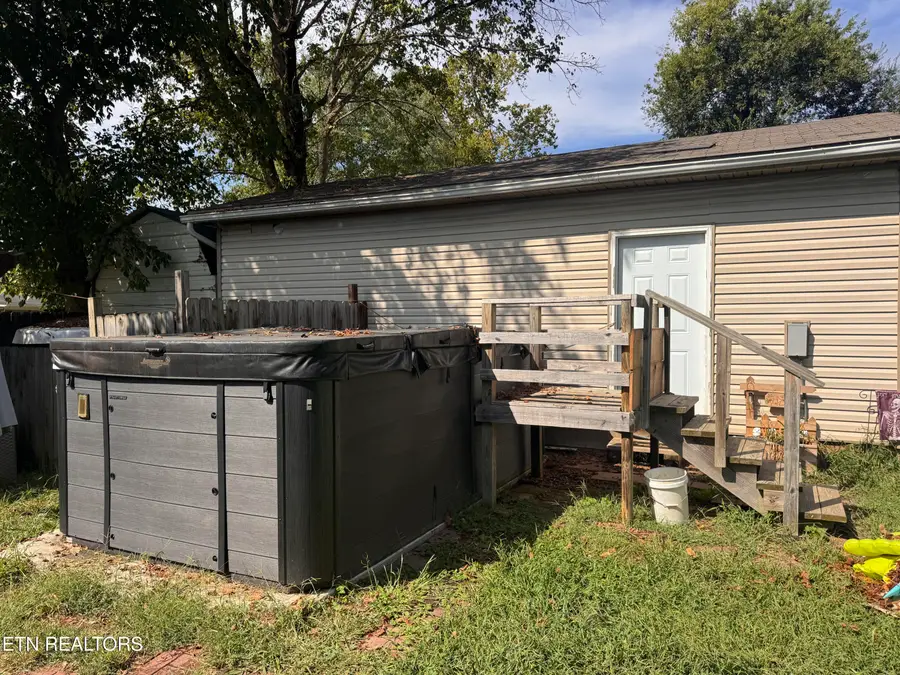 189 Oakland Ave, Lenoir City, TN 37771 - #2