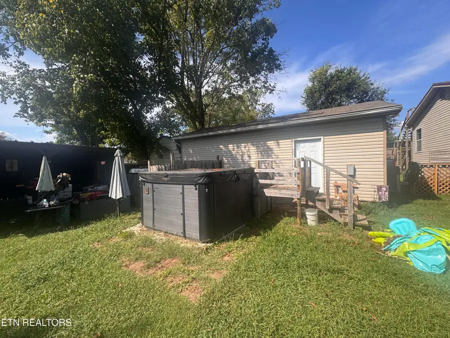189 Oakland Ave, Lenoir City, TN 37771 - #3