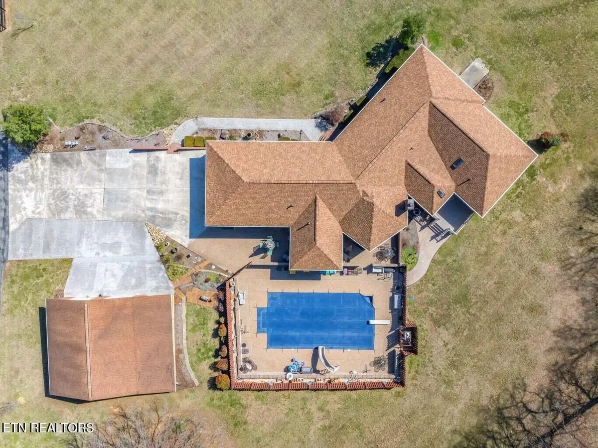417 Raccoon Valley Rd, Powell, TN 37849 - #1