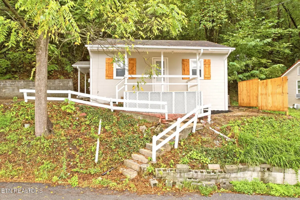 517 Cherry St, Lafollette, TN 37766 - #1