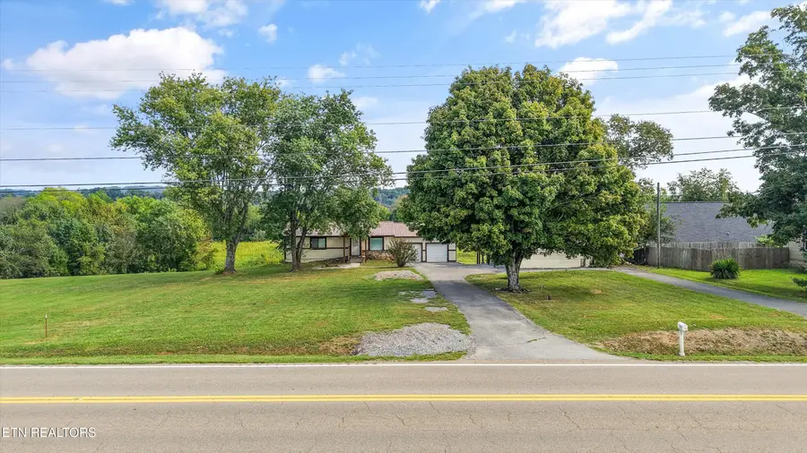 2882 Boyds Creek Hwy, Sevierville, TN 37876 - #2