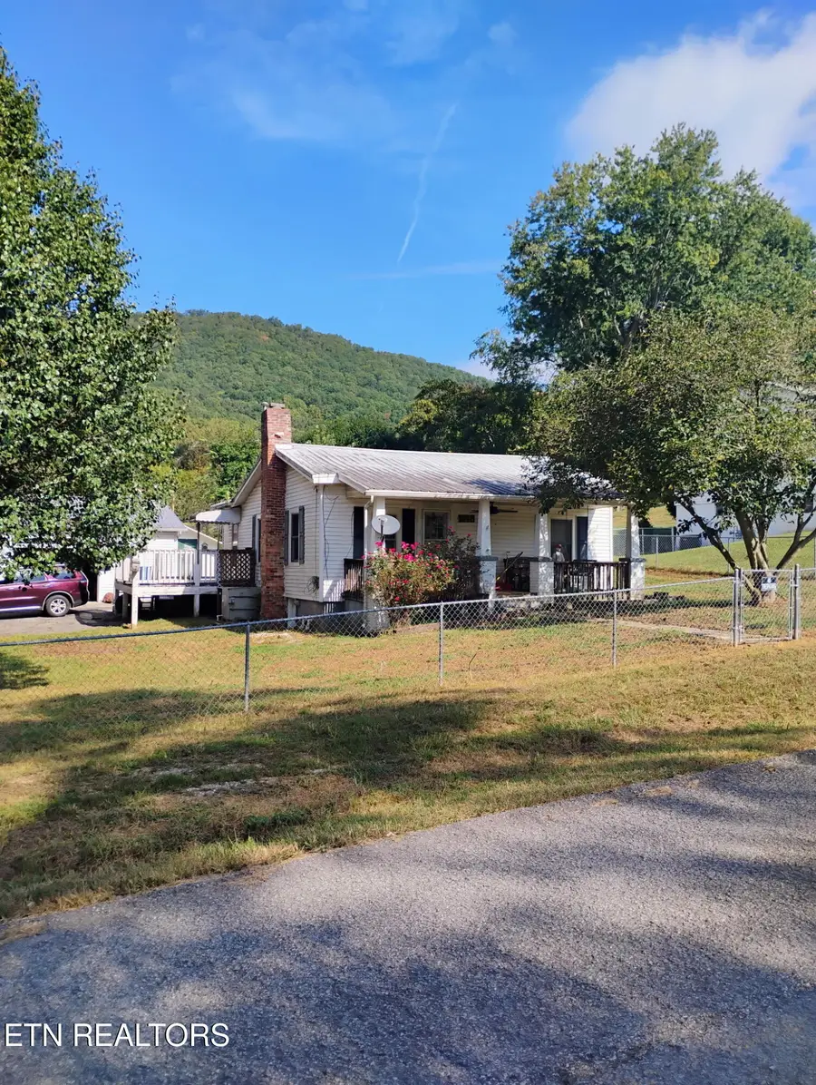 1116 W Walden St, Lafollette, TN 37766 - #2