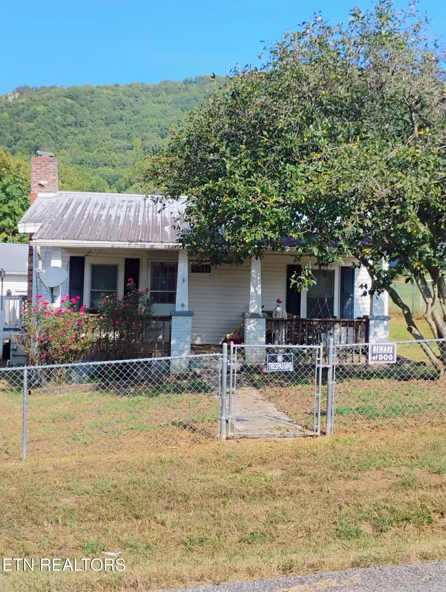 1116 W Walden St, Lafollette, TN 37766 - #3