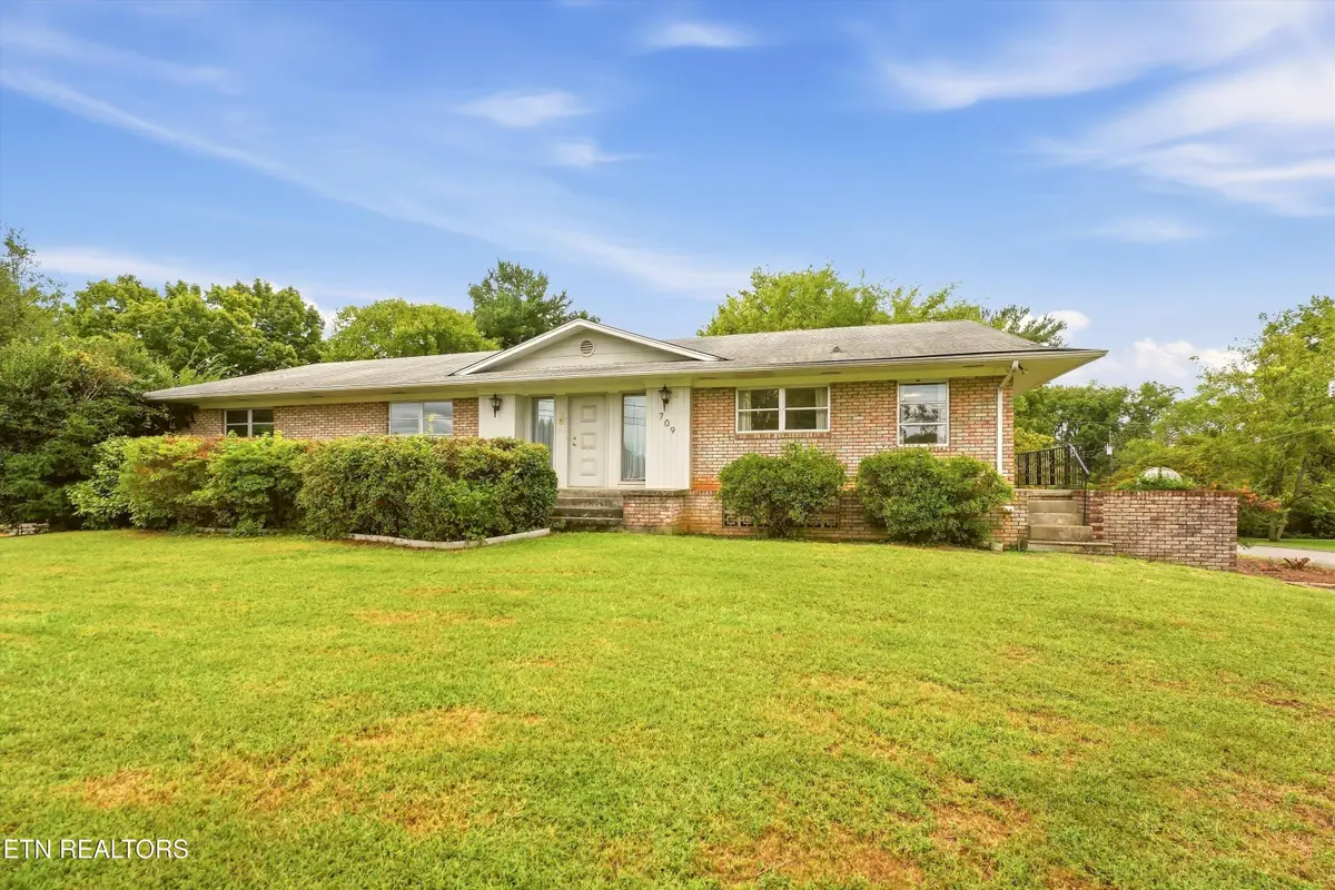 709 Chateaugay Rd, Knoxville, TN 37923 - #1