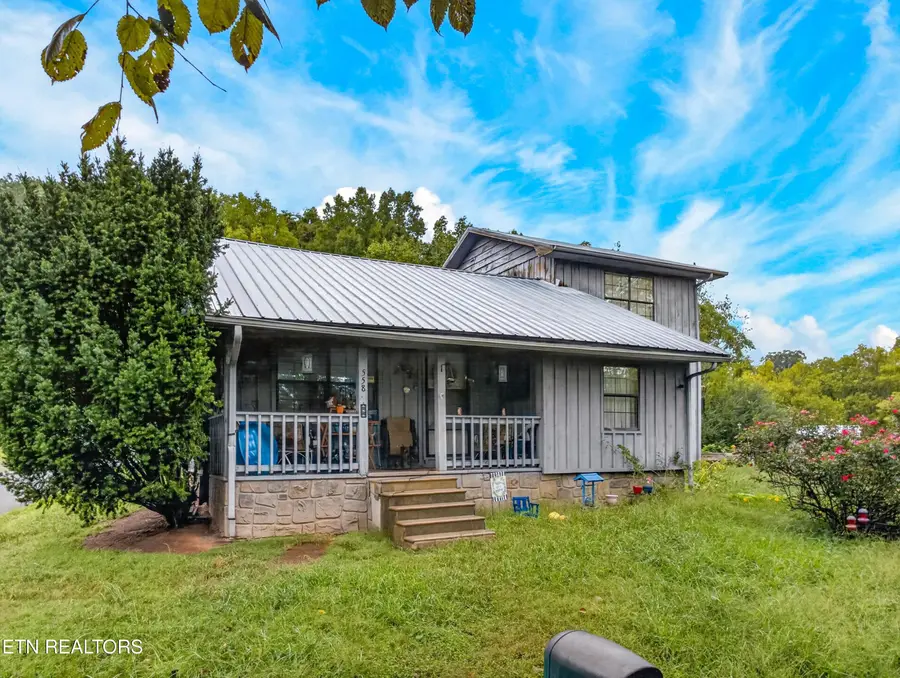 558 Black Walnut St, Newport, TN 37821 - #2