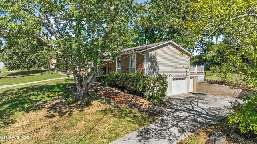 7519 S Whispering Oak Circle, Powell, TN 37849 - #2