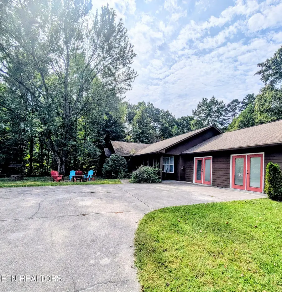 3240 W Laurelwood Ave, Sevierville, TN 37862 - #2