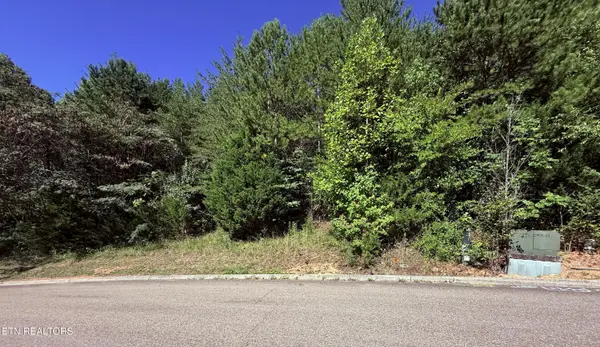 1033 Crown Ridge Lane, Powell, TN 37849