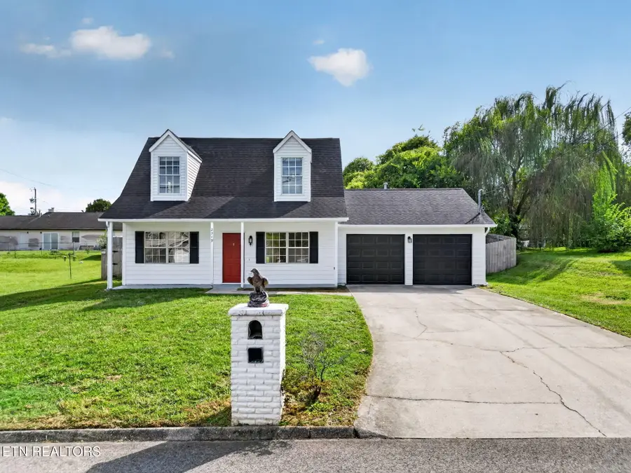 2319 Crestpark Rd, Knoxville, TN 37912 - #2