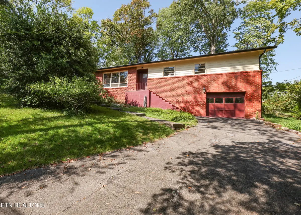 210 Louisiana Ave, Oak Ridge, TN 37830 - #1