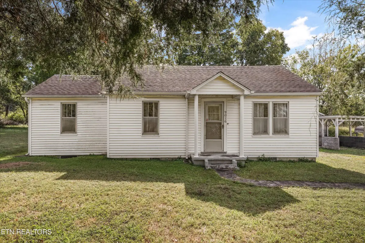 9016 Three Points Rd, Mascot, TN 37806 - #1