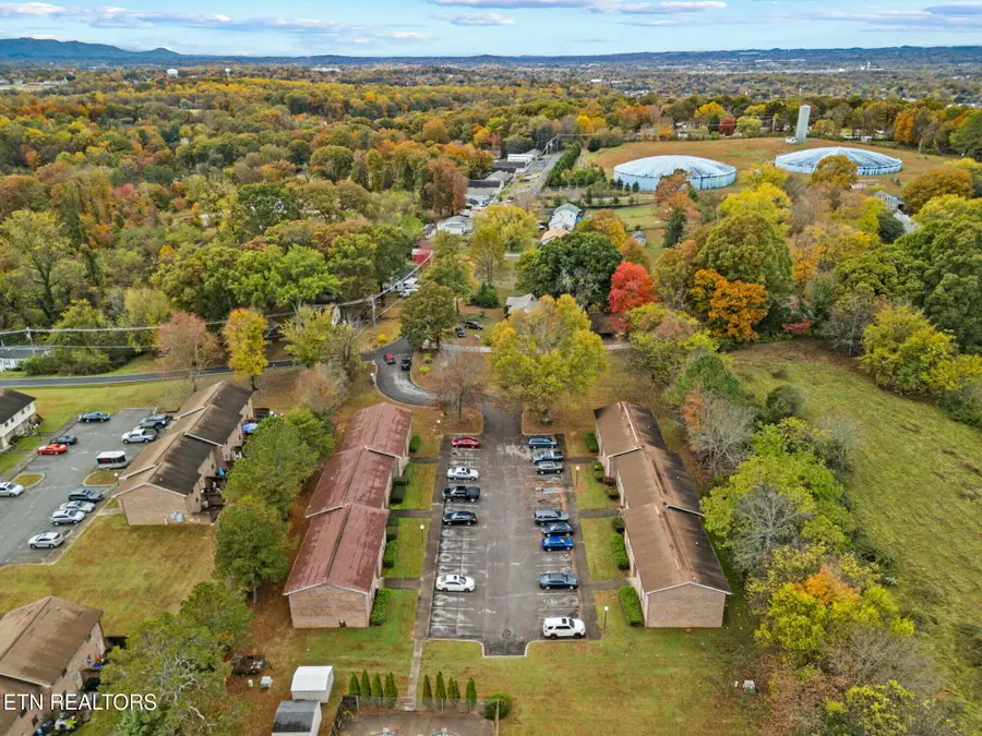 906 Old Reservoir Rd, Maryville, TN 37804 - #3