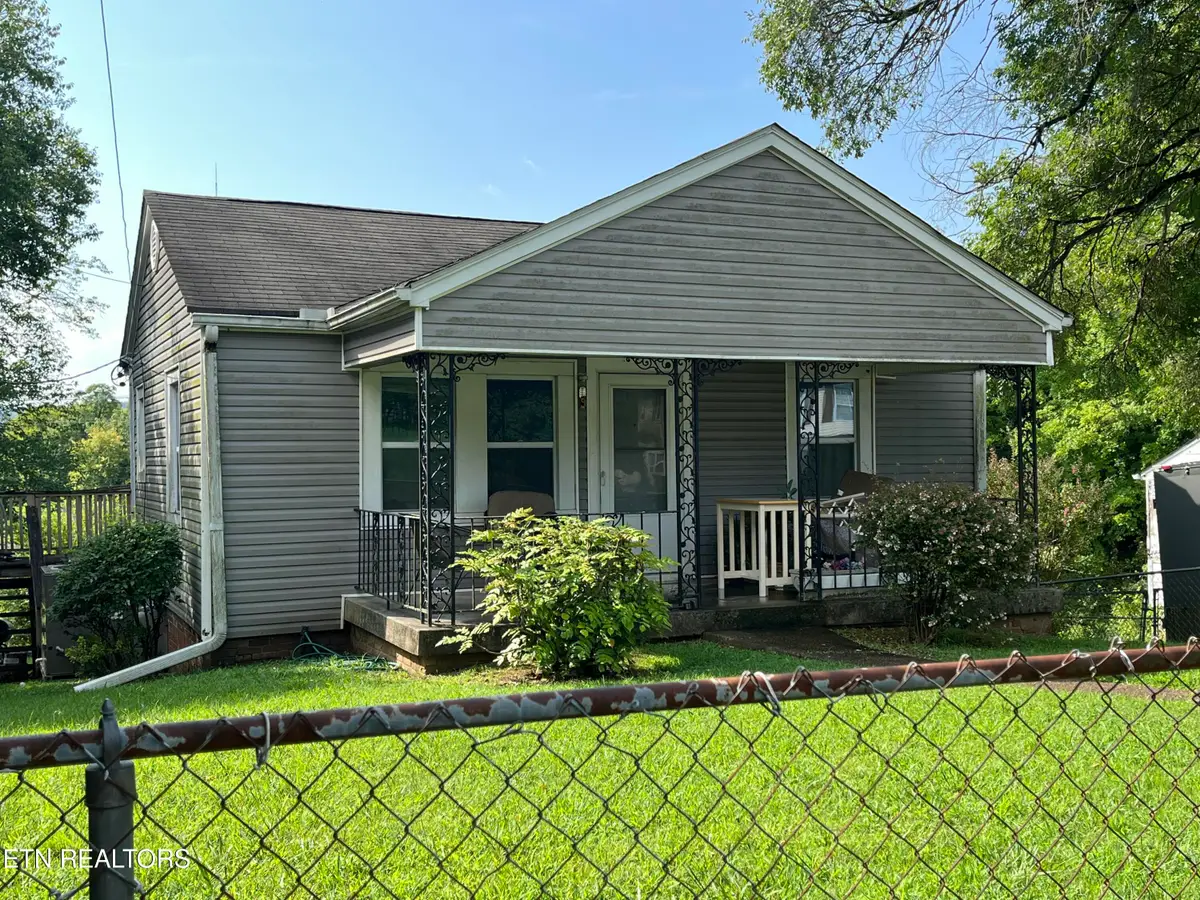 1204 W Parkway Ave, Knoxville, TN 37912 - #1