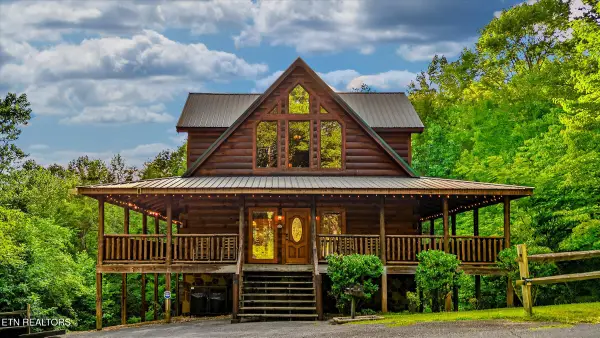 1570 Oldham Springs Way, Sevierville, TN 37876