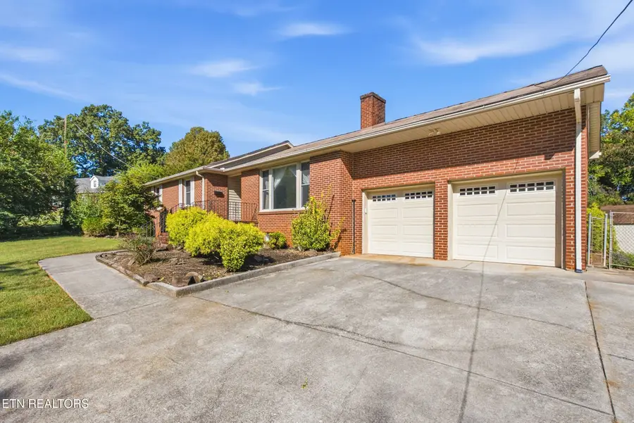 3817 Riverview Drive, Knoxville, TN 37914 - #3