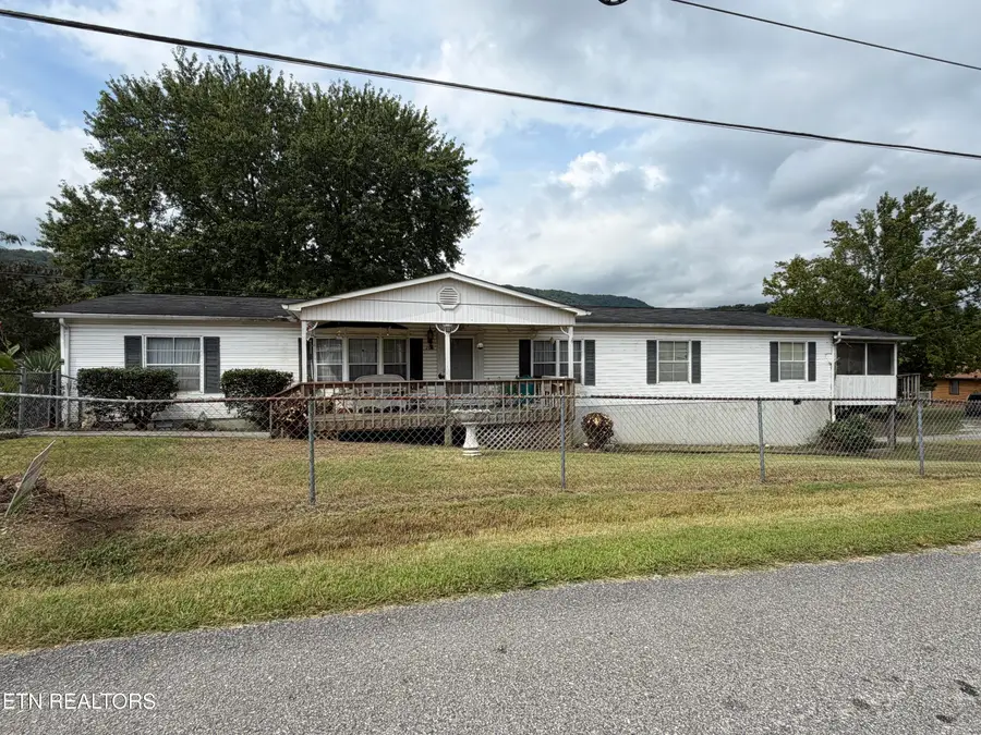 205 Hillcrest Ave, Rocky Top, TN 37769 - #2