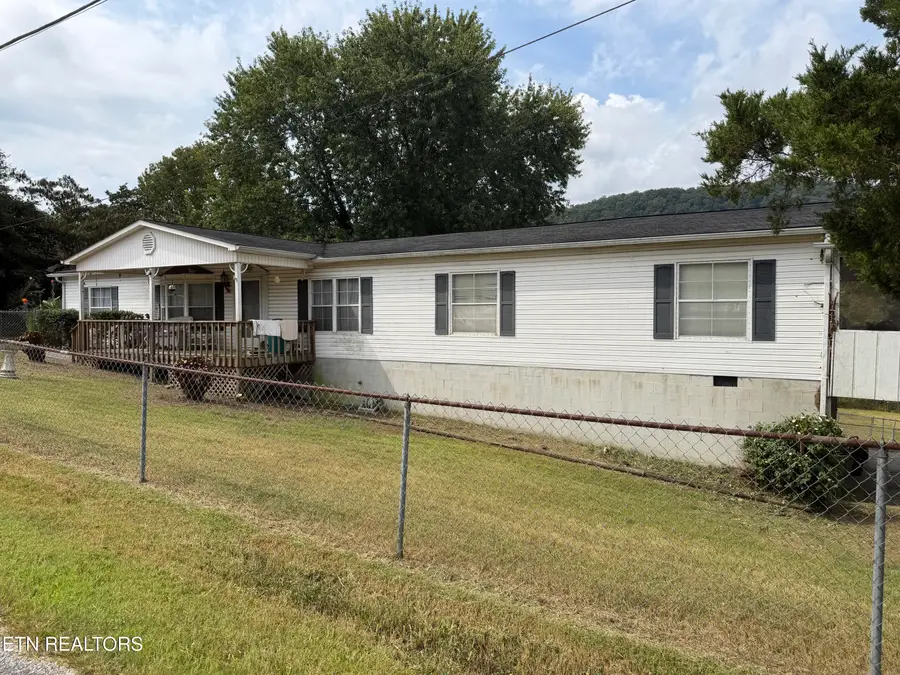 205 Hillcrest Ave, Rocky Top, TN 37769 - #3